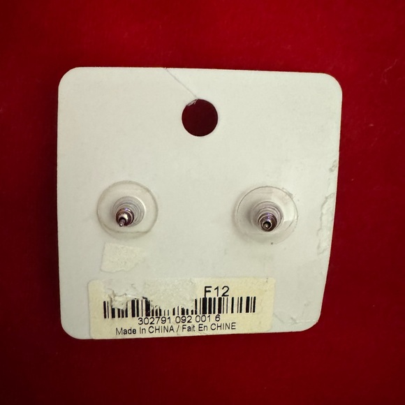 Brand new with tags ale Chateau earrings - Picture 4 of 6